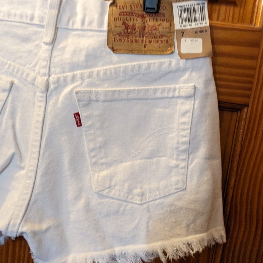 Levi's jeans shorts, NEW with tags, sz 7 juniors. - Picture 5 of 7